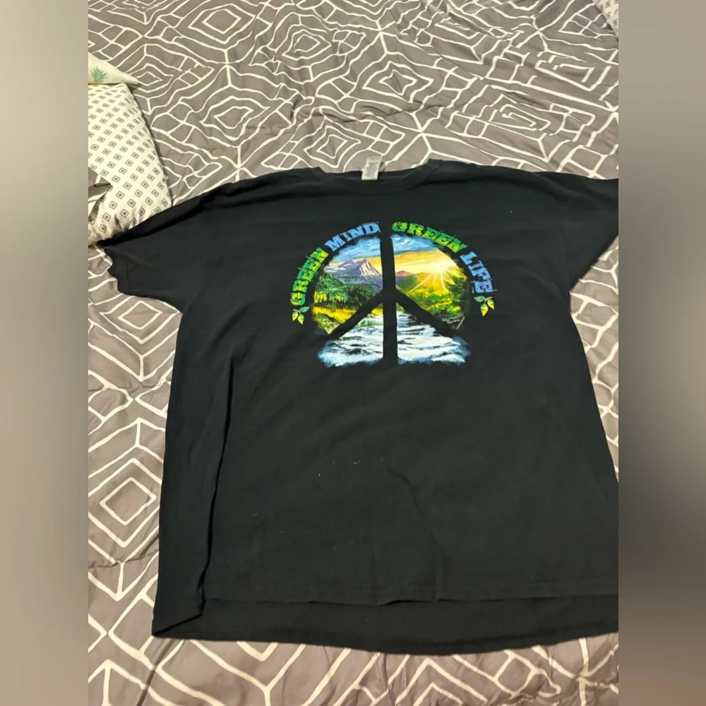 Gildan heavy cotton shirt XL Green mind green life